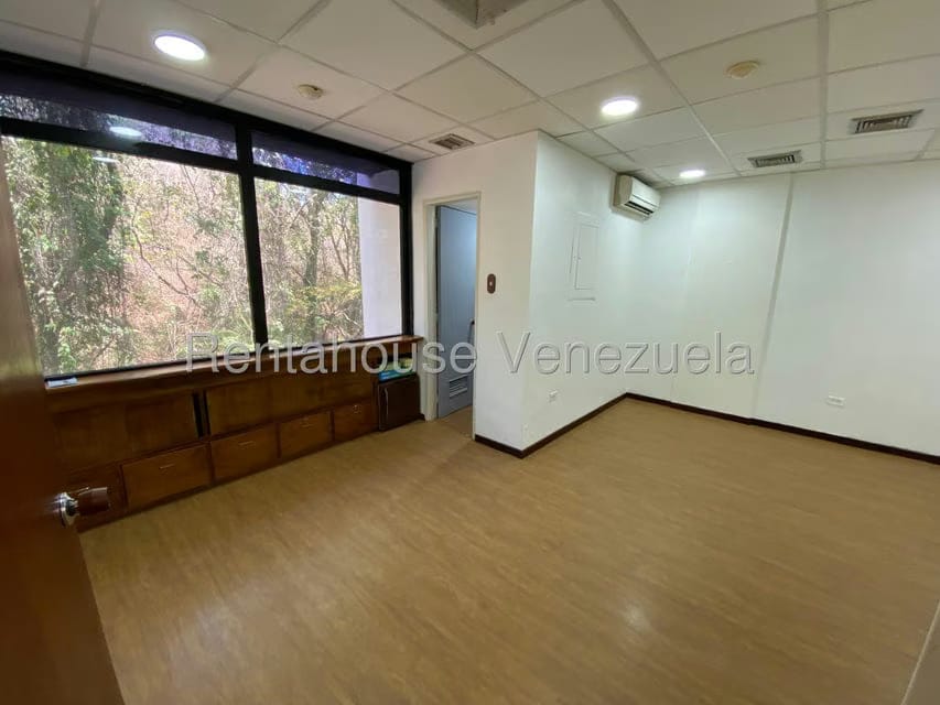 Comercial (Consultorio Medico) en Alquiler en Baruta, Distrito Metropolitano - 3