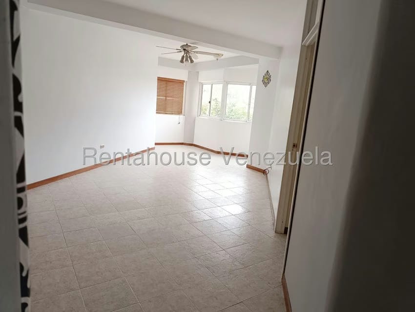Apartamento (1 Nivel) en Alquiler en Trigal Norte, Carabobo - 4