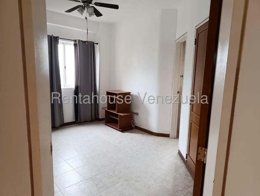 Apartamento (1 Nivel) en Alquiler en Trigal Norte, Carabobo - 8