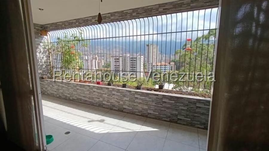 Apartamento en Venta en El Paraiso Caracas - 3