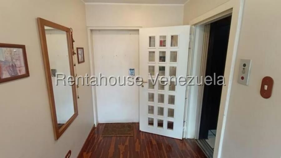 Apartamento en Venta en El Paraiso Caracas - 10