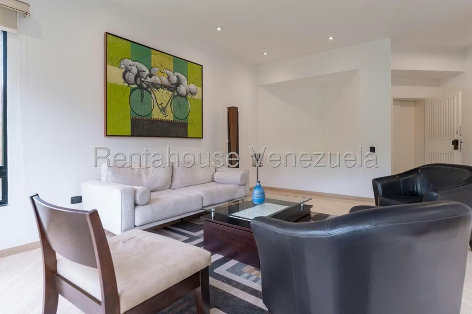 Apartamento (1 Nivel) en Alquiler en Los Chorros, Distrito Metropolitano - 2
