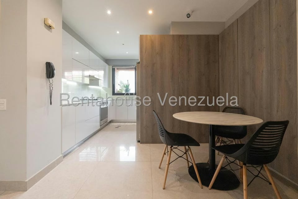 Apartamento (1 Nivel) en Alquiler en Los Chorros, Distrito Metropolitano - 11