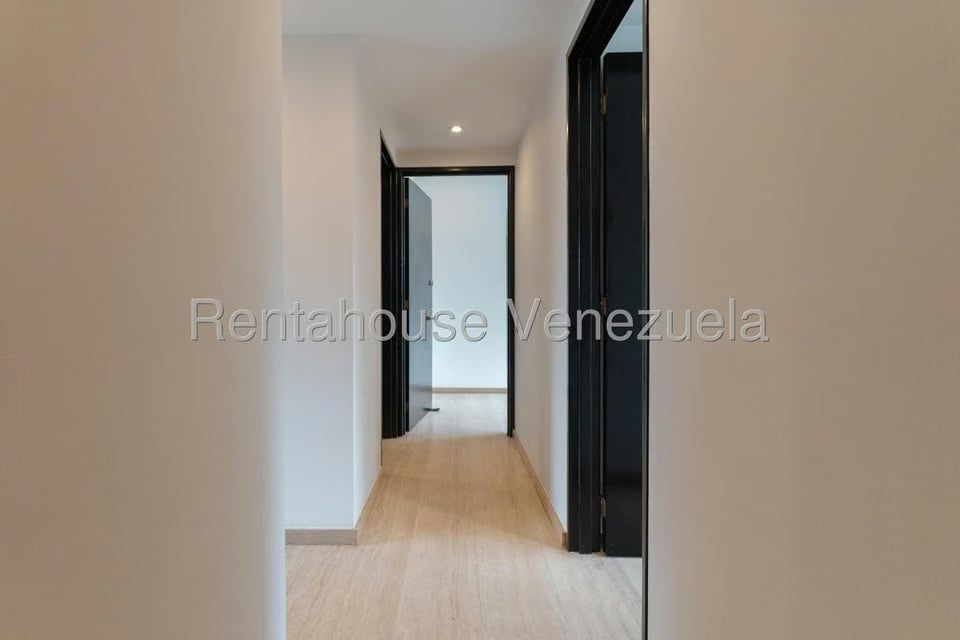Apartamento (1 Nivel) en Alquiler en Los Chorros, Distrito Metropolitano - 12