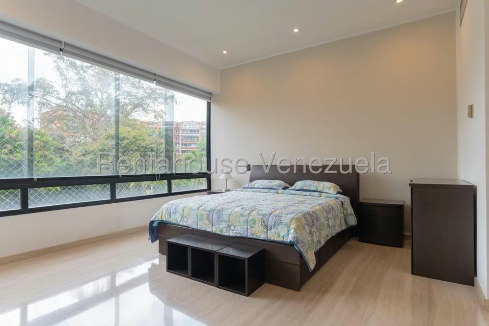 Apartamento (1 Nivel) en Alquiler en Los Chorros, Distrito Metropolitano - 13