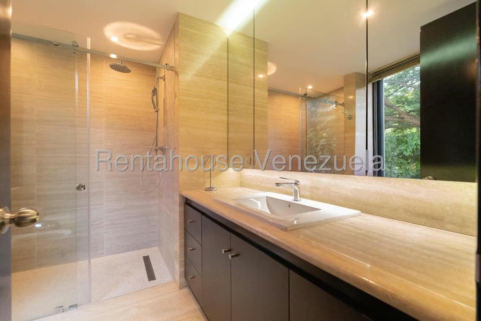 Apartamento (1 Nivel) en Alquiler en Los Chorros, Distrito Metropolitano - 15