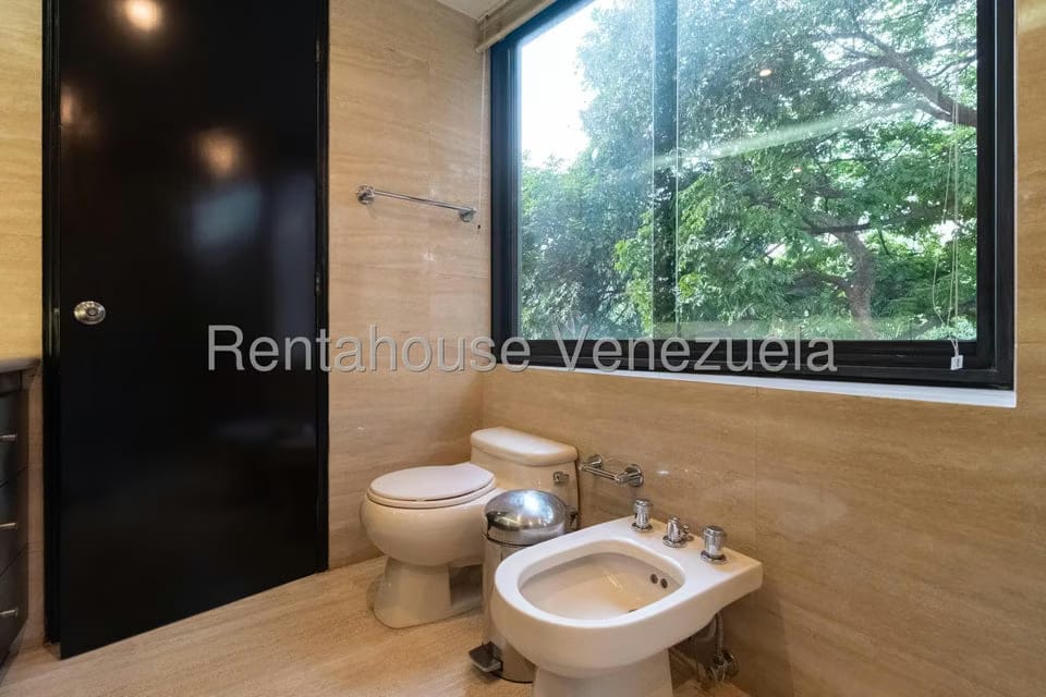 Apartamento (1 Nivel) en Alquiler en Los Chorros, Distrito Metropolitano - 16