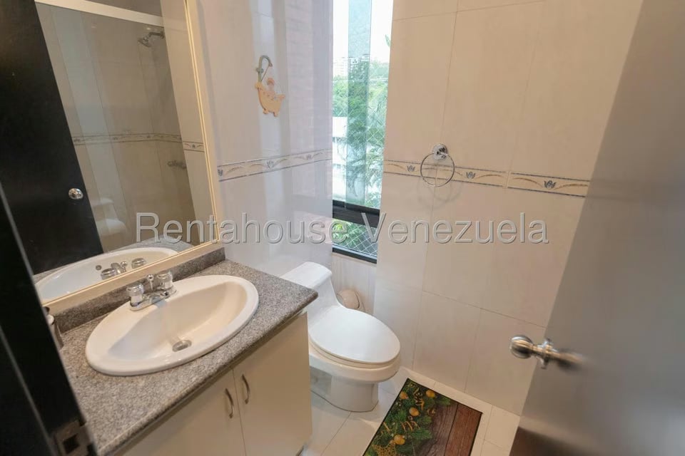Apartamento (1 Nivel) en Alquiler en Los Chorros, Distrito Metropolitano - 20