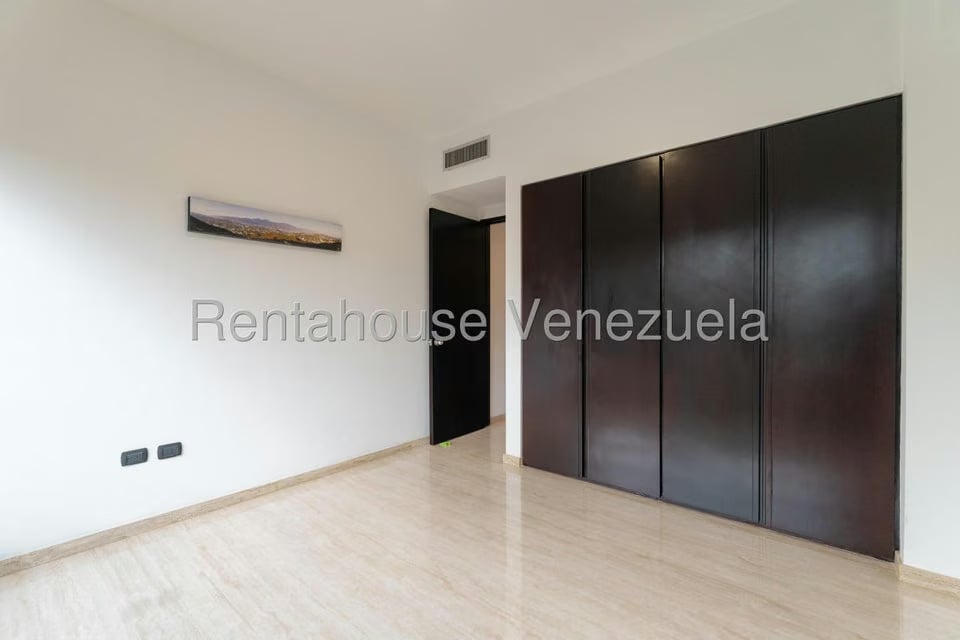 Apartamento (1 Nivel) en Alquiler en Los Chorros, Distrito Metropolitano - 22