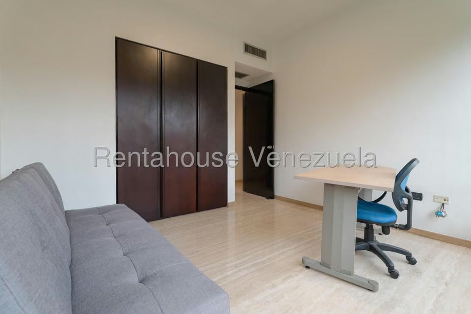 Apartamento (1 Nivel) en Alquiler en Los Chorros, Distrito Metropolitano - 24