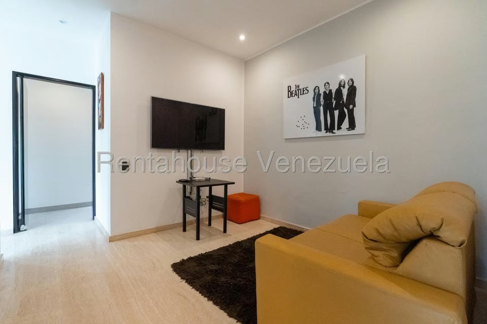 Apartamento (1 Nivel) en Alquiler en Los Chorros, Distrito Metropolitano - 25