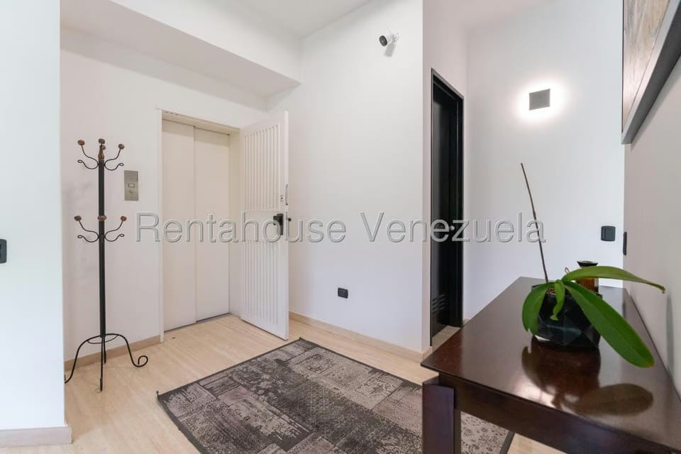 Apartamento (1 Nivel) en Alquiler en Los Chorros, Distrito Metropolitano - 8