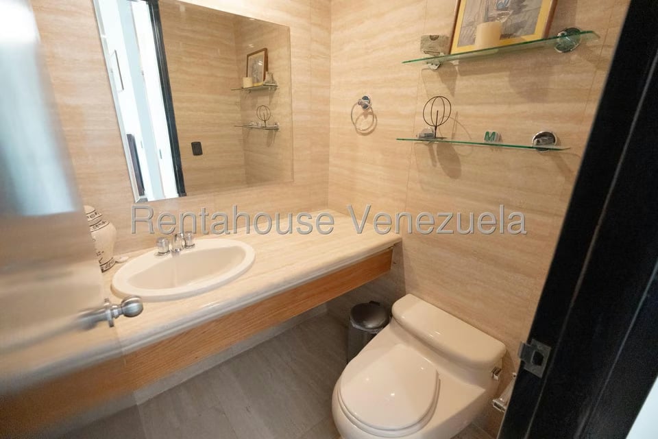 Apartamento (1 Nivel) en Alquiler en Los Chorros, Distrito Metropolitano - 9