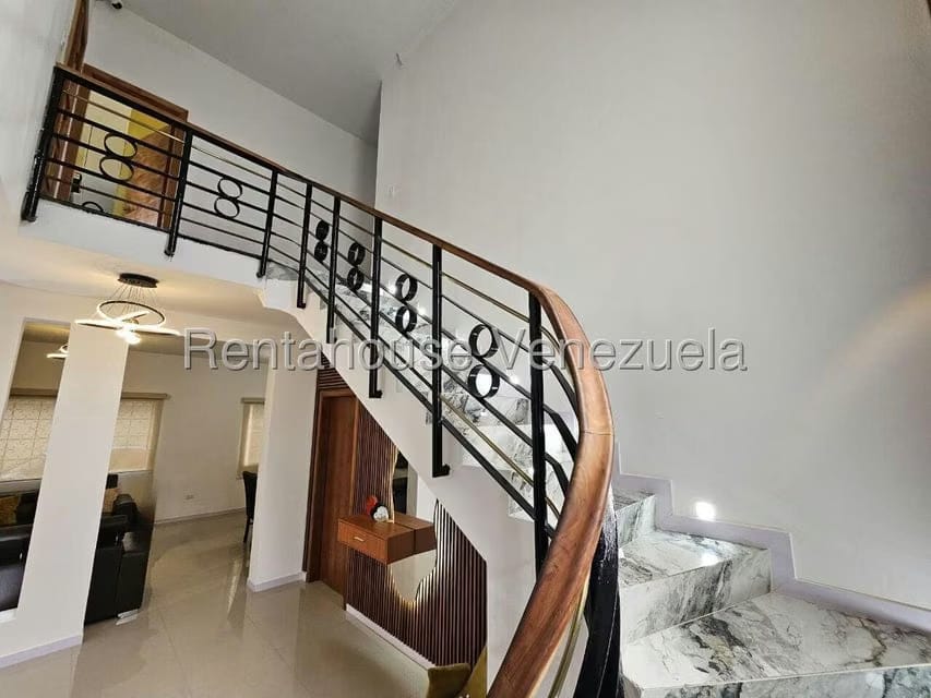 Casa (Multipes Niveles) en Venta en Vista Alegre, Distrito Metropolitano - 25