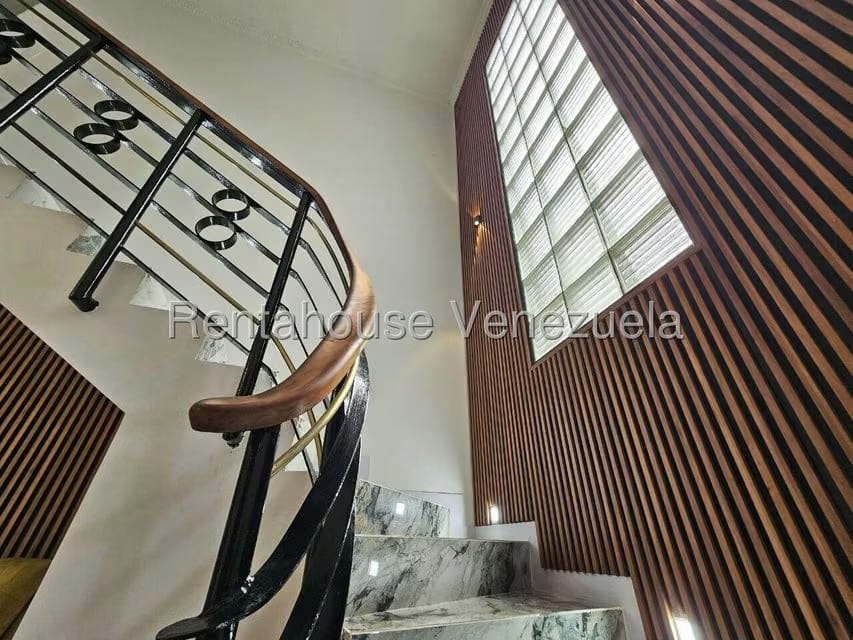 Casa (Multipes Niveles) en Venta en Vista Alegre, Distrito Metropolitano - 26