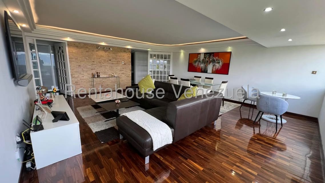 Apartamento (1 Nivel) en Venta en Lomas de Prados del Este, Distrito Metropolitano - 2