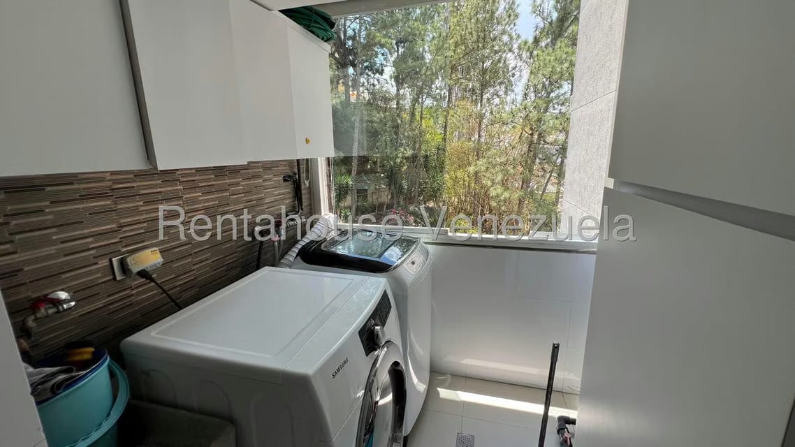 Apartamento (1 Nivel) en Venta en Lomas de Prados del Este, Distrito Metropolitano - 11