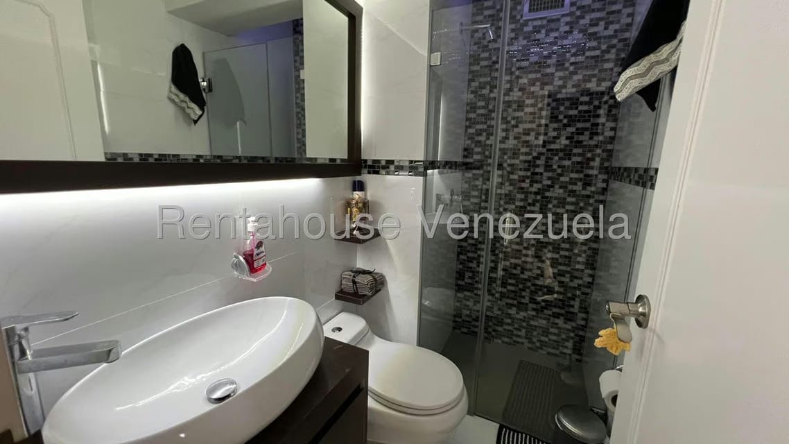 Apartamento (1 Nivel) en Venta en Lomas de Prados del Este, Distrito Metropolitano - 12