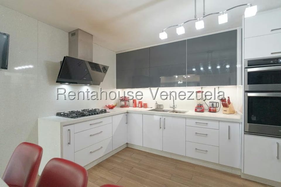 Apartamento (1 Nivel) en Venta en Colinas de Los Chaguaramos, Distrito Metropolitano - 13