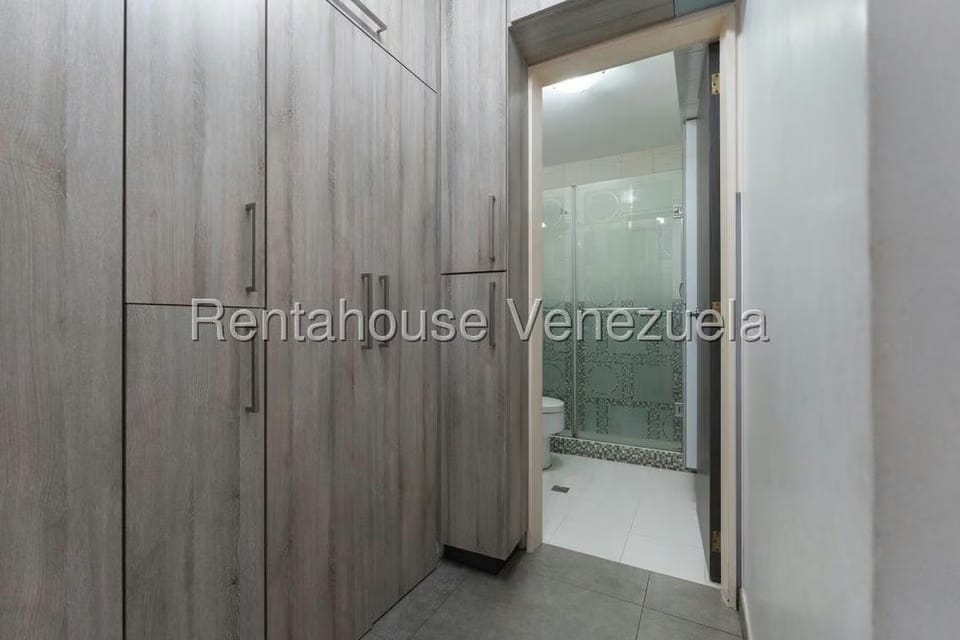 Apartamento (1 Nivel) en Venta en Colinas de Los Chaguaramos, Distrito Metropolitano - 27