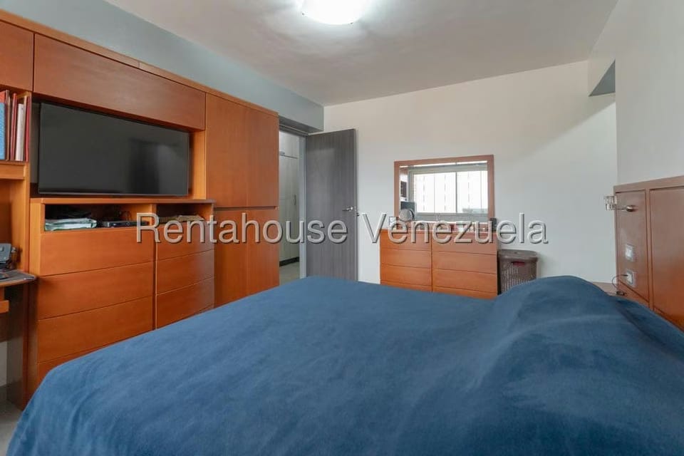 Apartamento (1 Nivel) en Venta en Colinas de Los Chaguaramos, Distrito Metropolitano - 32