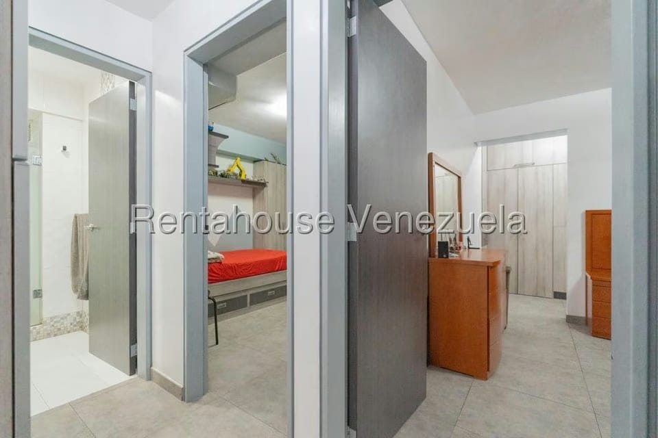 Apartamento (1 Nivel) en Venta en Colinas de Los Chaguaramos, Distrito Metropolitano - 37