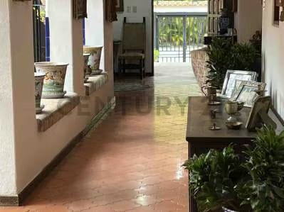 Prados del Este Envidiable Casa en Venta, amplio y precioso Jardín Calle Cerrada - 2