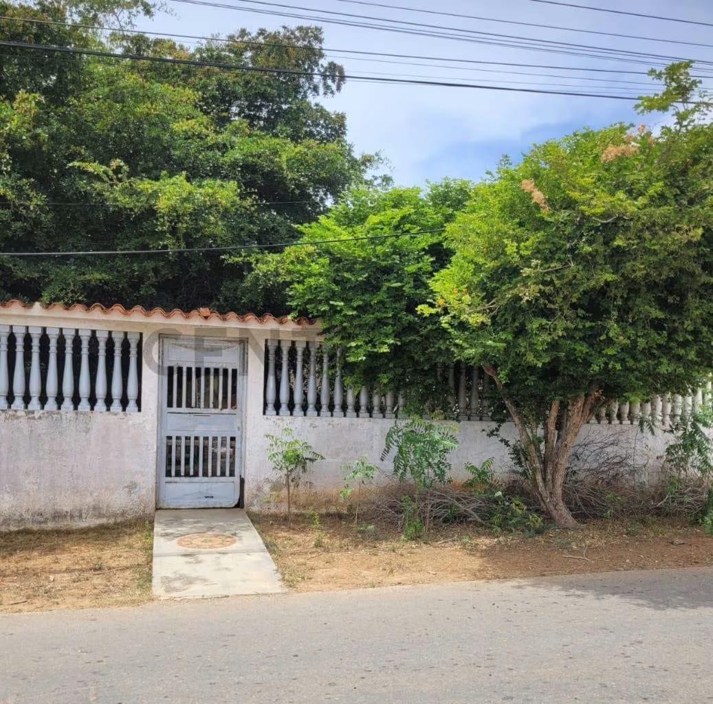 VENTA DE CASA SABANA DE GUACUCO EN ISLA DE MARGARITA