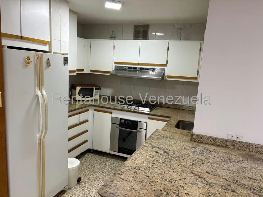 Apartamento (1 Nivel) en Alquiler en Los Chorros, Distrito Metropolitano - 2