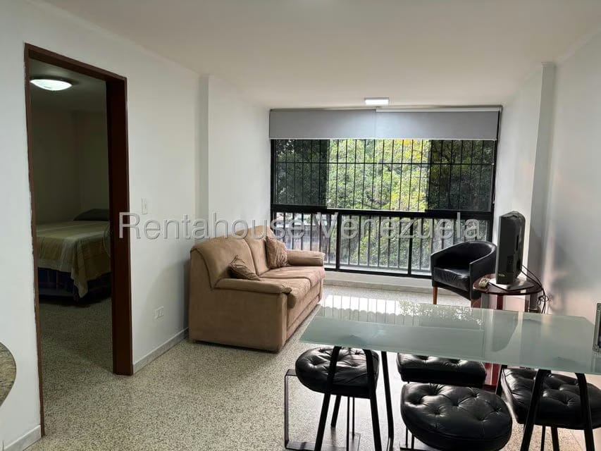 Apartamento (1 Nivel) en Alquiler en Los Chorros, Distrito Metropolitano - 8
