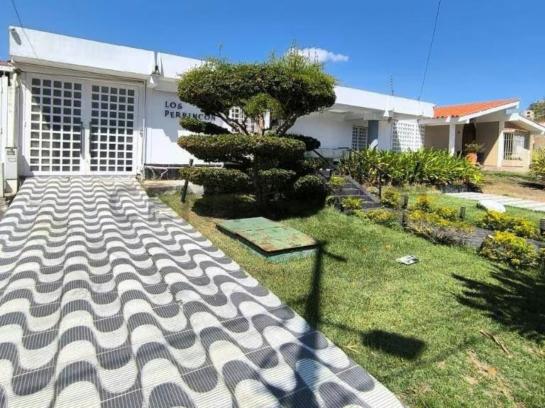 Hermosa casa en venta en la Urbanización Los Libertadores Barquisimeto
