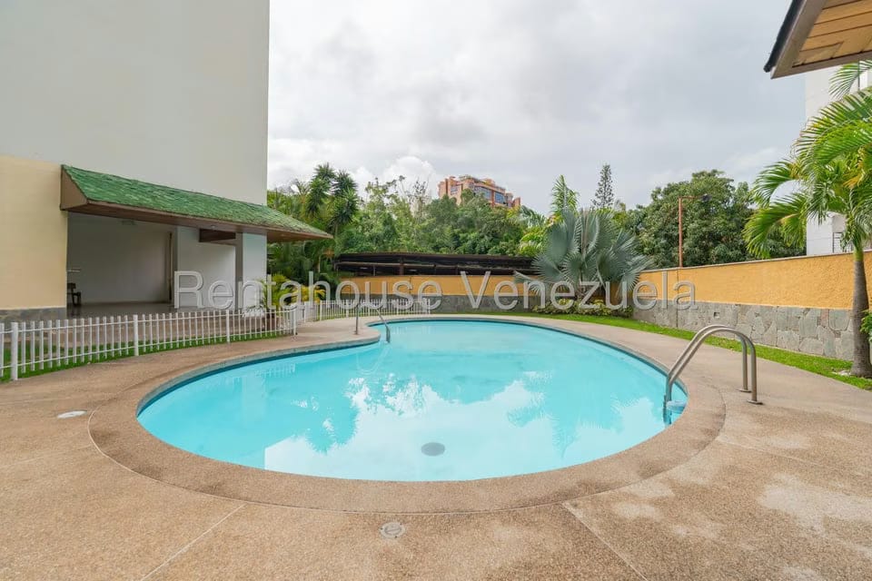 Apartamento (1 Nivel) en Alquiler en Colinas de Valle Arriba, Distrito Metropolitano - 2