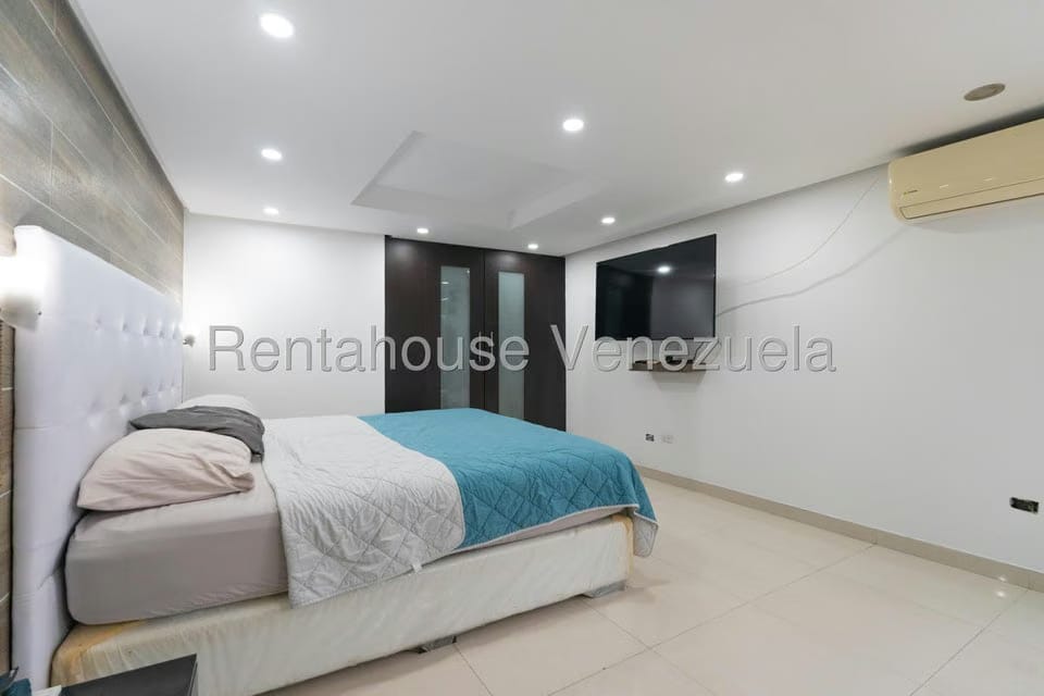 Apartamento (1 Nivel) en Alquiler en Colinas de Valle Arriba, Distrito Metropolitano - 23