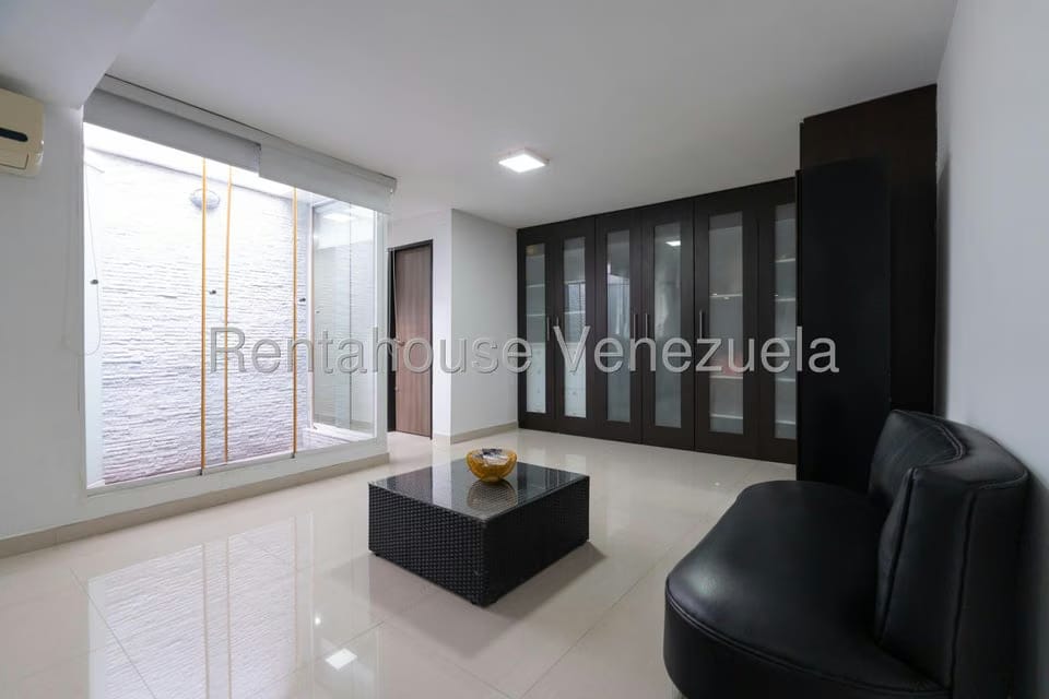 Apartamento (1 Nivel) en Alquiler en Colinas de Valle Arriba, Distrito Metropolitano - 24