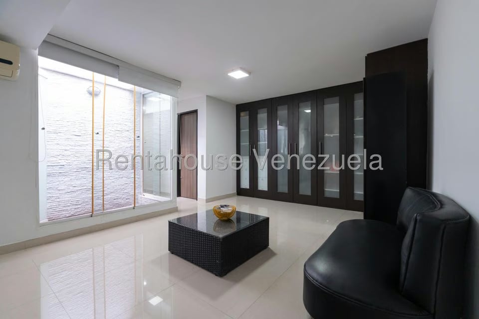 Apartamento (1 Nivel) en Alquiler en Colinas de Valle Arriba, Distrito Metropolitano - 24