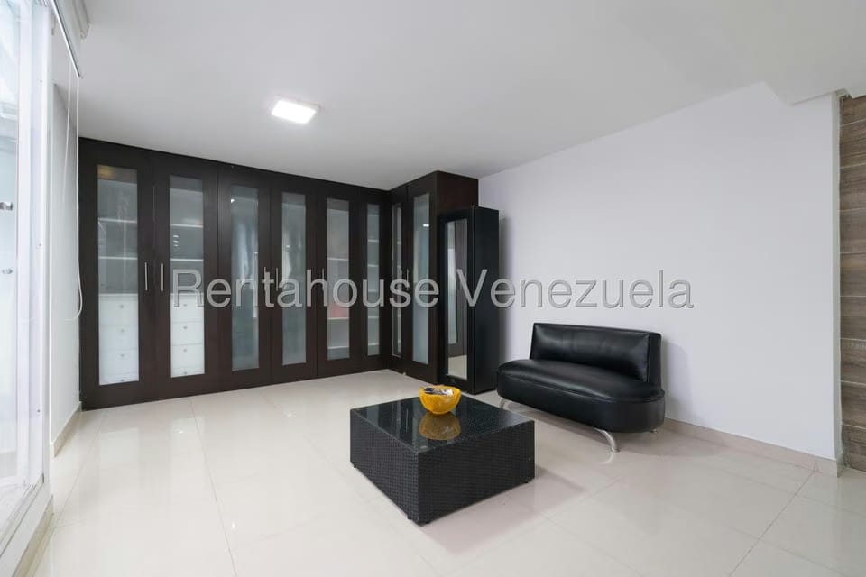 Apartamento (1 Nivel) en Alquiler en Colinas de Valle Arriba, Distrito Metropolitano - 25