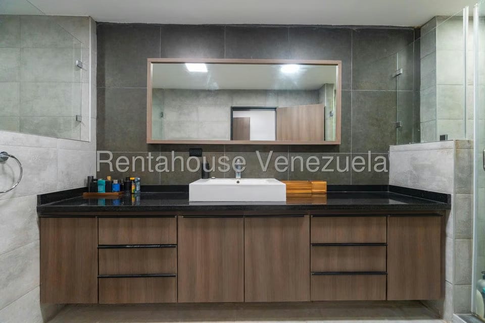 Apartamento (1 Nivel) en Alquiler en Colinas de Valle Arriba, Distrito Metropolitano - 26
