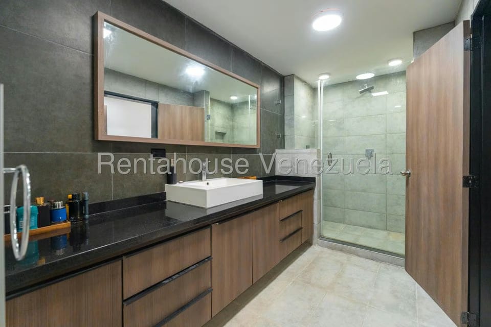 Apartamento (1 Nivel) en Alquiler en Colinas de Valle Arriba, Distrito Metropolitano - 27