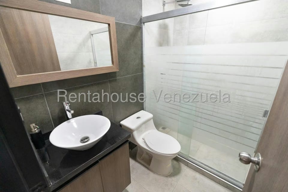 Apartamento (1 Nivel) en Alquiler en Colinas de Valle Arriba, Distrito Metropolitano - 31