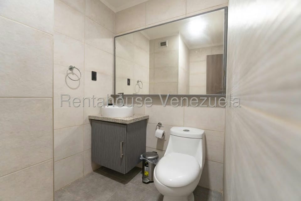 Apartamento (1 Nivel) en Alquiler en Colinas de Valle Arriba, Distrito Metropolitano - 35