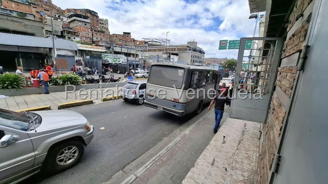 Comercial (Local Comercial) en Alquiler en Los Rosales, Distrito Metropolitano - 9