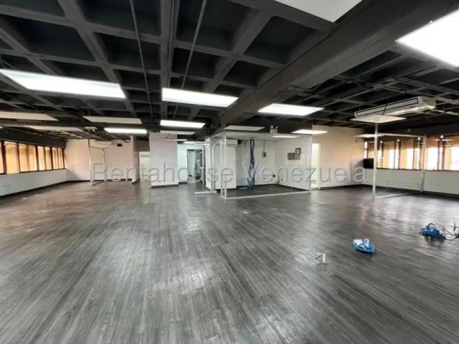 Oficina en Alquiler en la california norte Caracas - 5