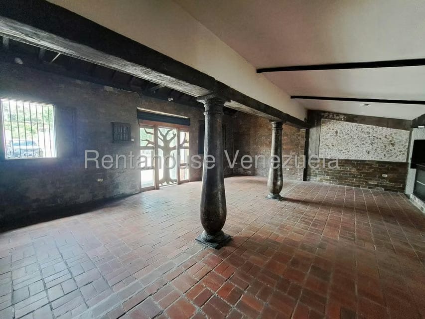 Casa (1 Nivel) en Venta en Avenida Principal Cecilio Acosta, Miranda - 2