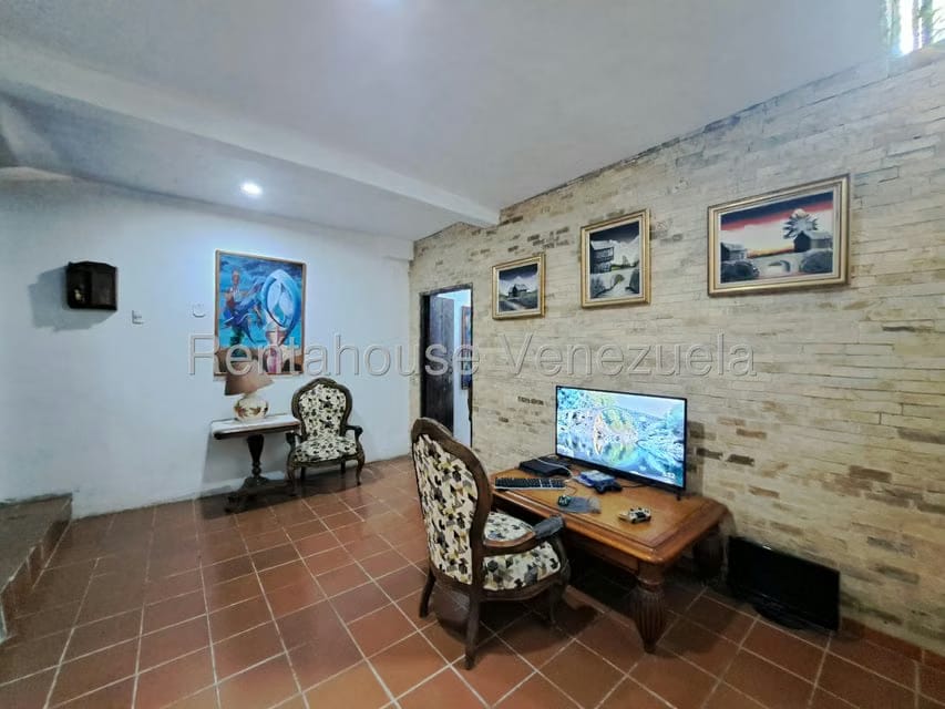 Casa (1 Nivel) en Venta en Avenida Principal Cecilio Acosta, Miranda - 16
