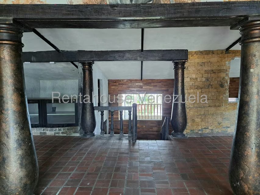 Casa (1 Nivel) en Venta en Avenida Principal Cecilio Acosta, Miranda - 5