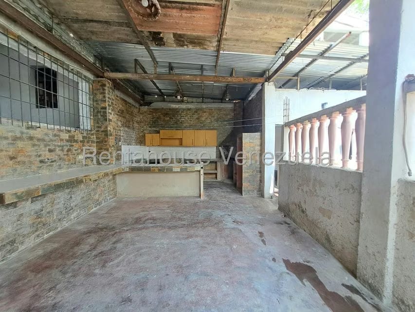 Casa (1 Nivel) en Venta en Avenida Principal Cecilio Acosta, Miranda - 8