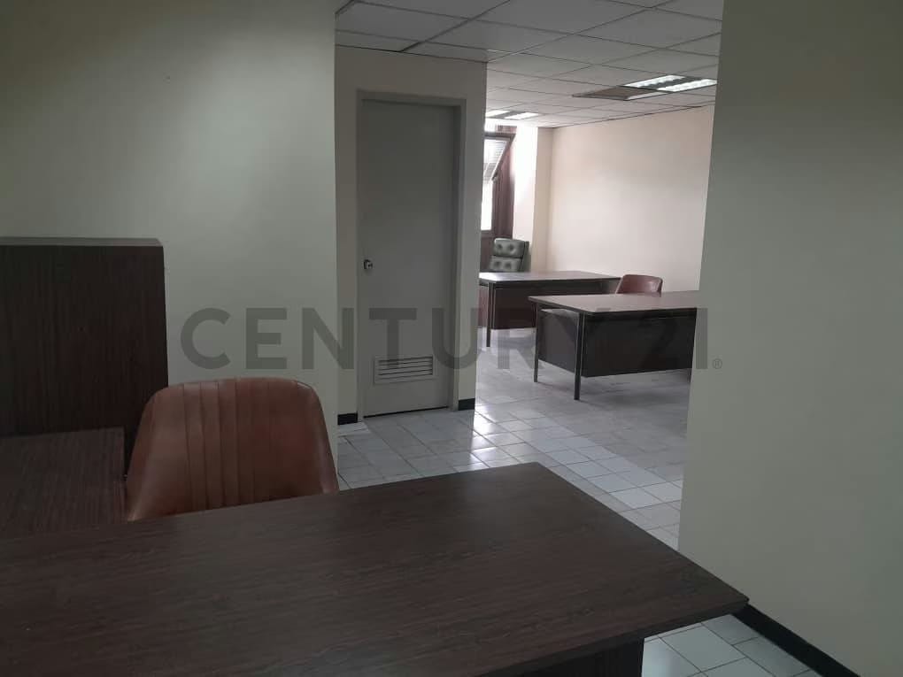 JCC- SE ALQUILA ILUMINADA OFICINA UBICADA EN EL CENTRO COMERCIAL PALO VERDE - 6