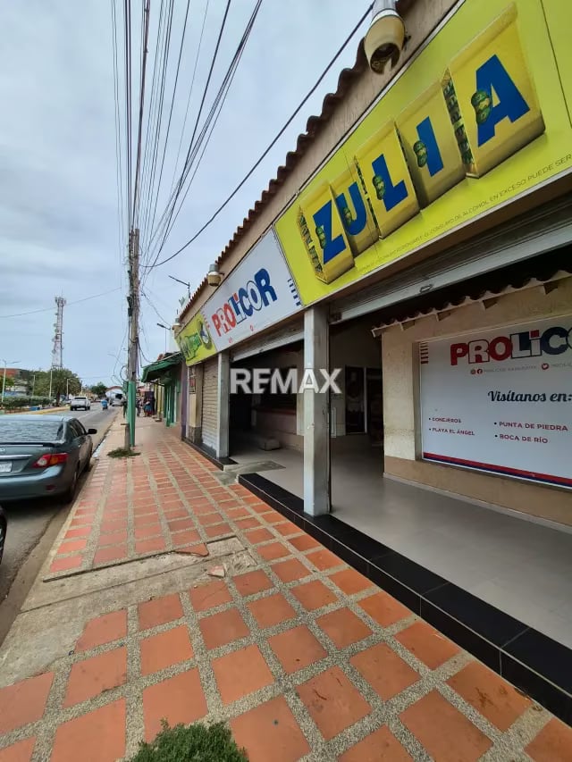 En Venta Centro Comercial - Punta De Piedras, Isla De Margarita.