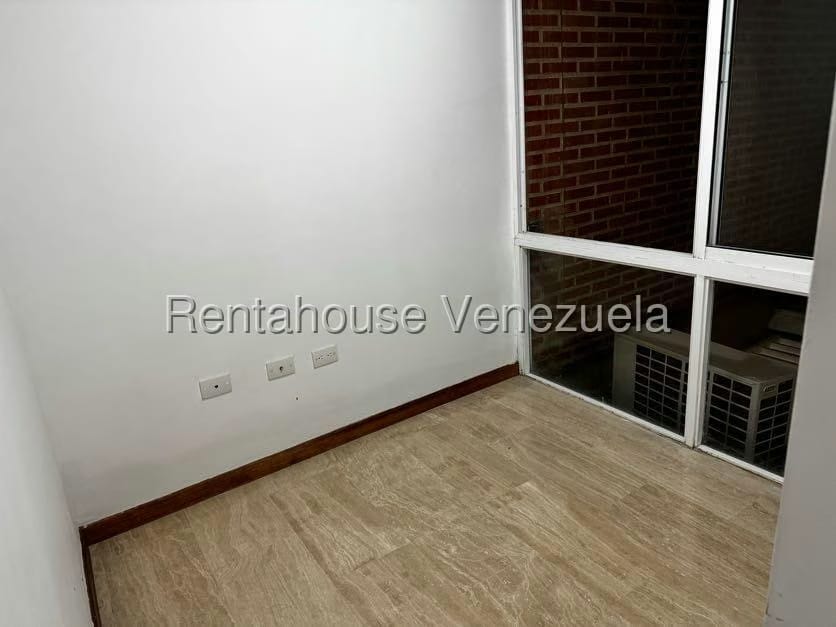 Townhouse (Multiples Niveles) en Venta en Villa Nueva Hatillo, Distrito Metropolitano - 11
