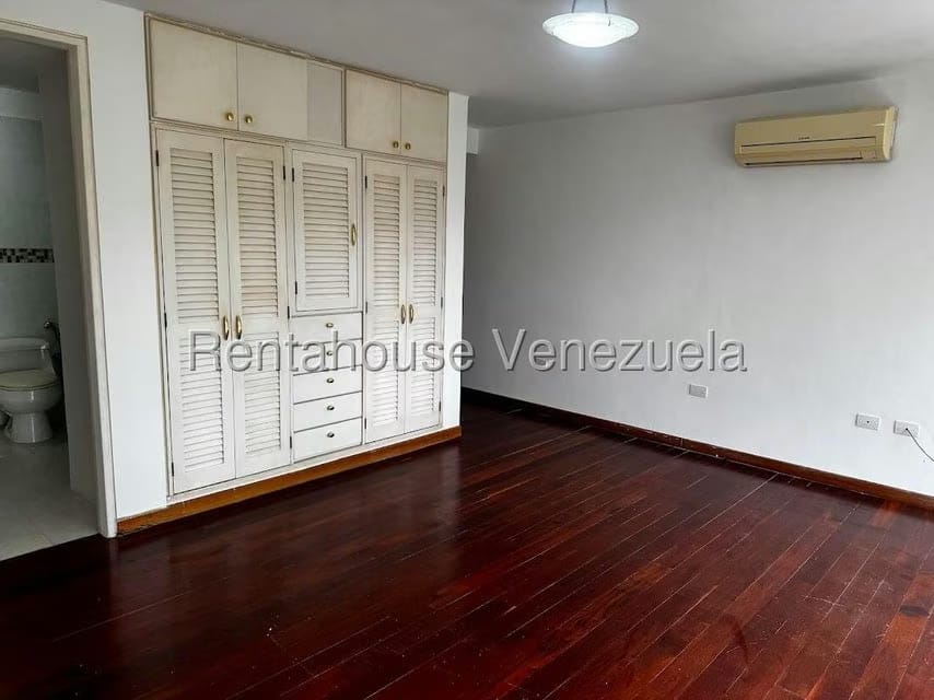 Townhouse (Multiples Niveles) en Venta en Villa Nueva Hatillo, Distrito Metropolitano - 16